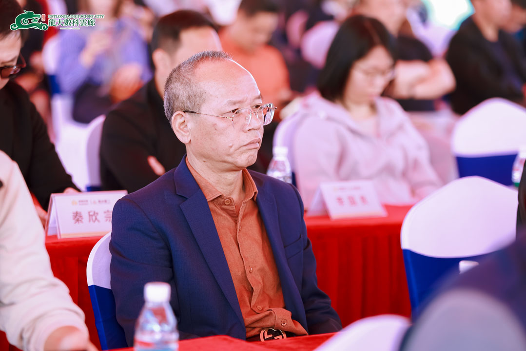袁总照.jpg